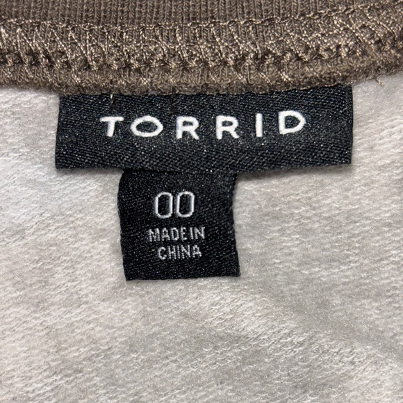 Torrid Women Sweatshirt Size 00 Camo Leopard Embroidered Long Sleeve Crew Neck - Picture 3 of 4